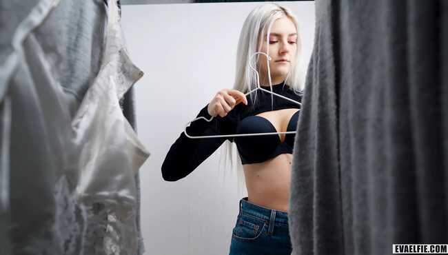 Фитинг бөлмесінде порно көру